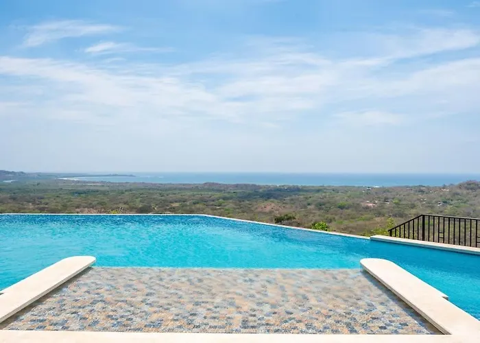 Luxurious Mountaintop Retreat With Ocean Views Сasa de vacaciones *