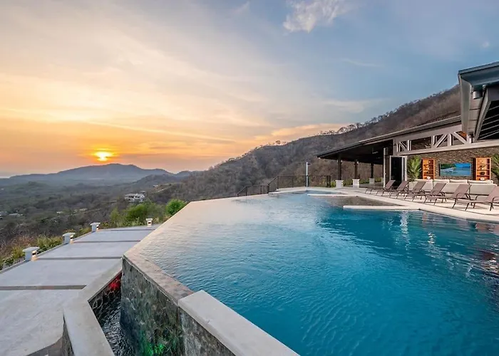Luxurious Mountaintop Retreat With Ocean Views Сasa de vacaciones Matapalo (Santa Cruz)