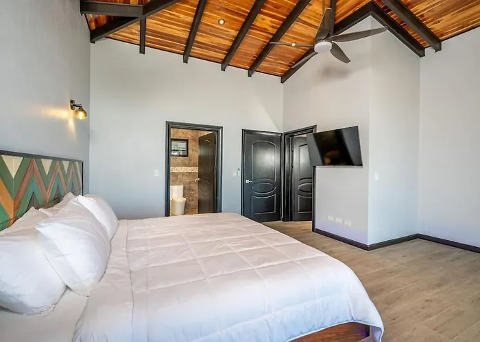 Luxurious Mountaintop Retreat With Ocean Views Matapalo (Santa Cruz)