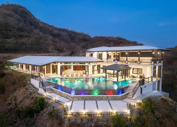 Сasa de vacaciones Luxurious Mountaintop Retreat With Ocean Views *