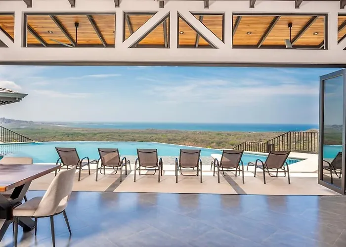 Luxurious Mountaintop Retreat With Ocean Views *