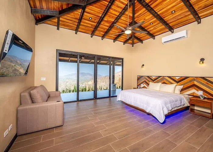 Luxurious Mountaintop Retreat With Ocean Views Сasa de vacaciones *