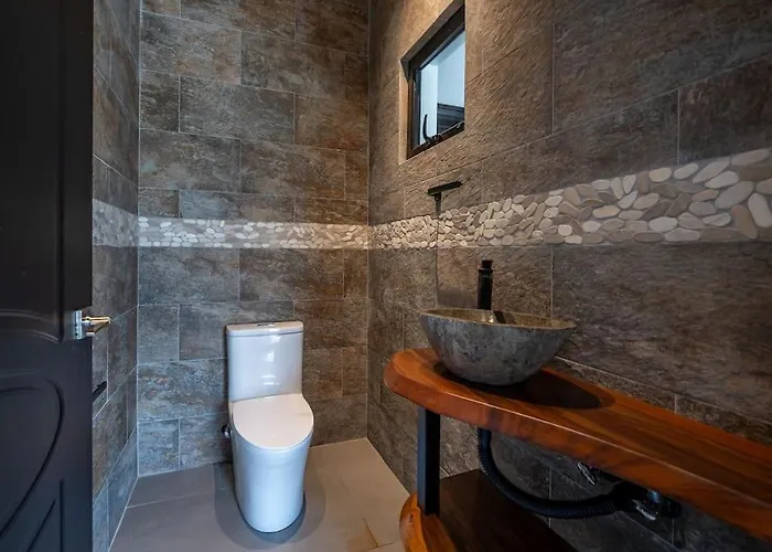 Сasa de vacaciones Luxurious Mountaintop Retreat With Ocean Views *