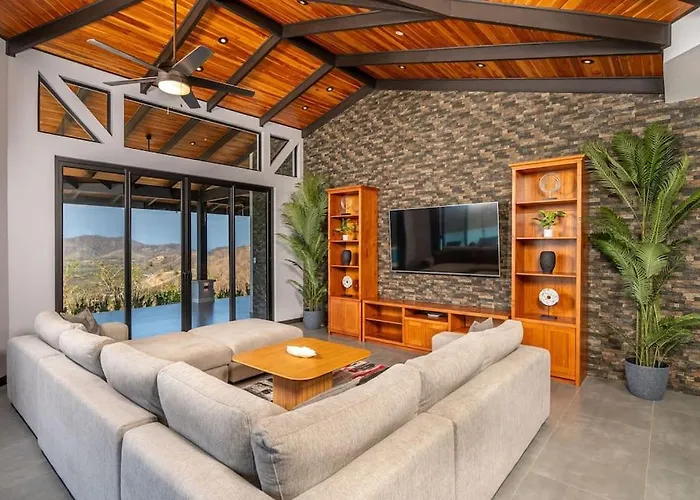 Сasa de vacaciones Luxurious Mountaintop Retreat With Ocean Views