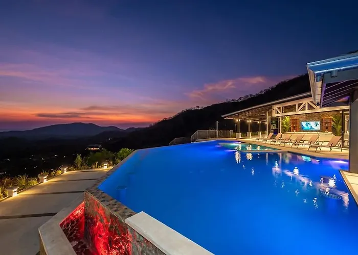 Сasa de vacaciones Luxurious Mountaintop Retreat With Ocean Views *
