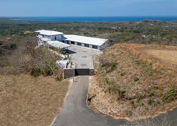 Сasa de vacaciones Luxurious Mountaintop Retreat With Ocean Views Matapalo (Santa Cruz)