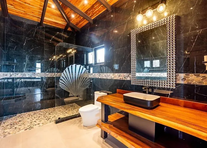Luxurious Mountaintop Retreat With Ocean Views Сasa de vacaciones Matapalo (Santa Cruz)
