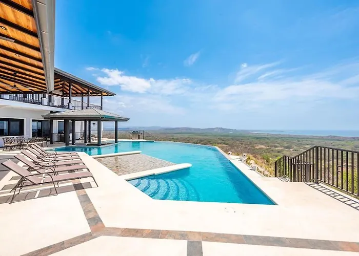 Luxurious Mountaintop Retreat With Ocean Views
