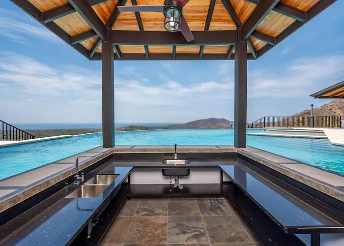 Luxurious Mountaintop Retreat With Ocean Views Сasa de vacaciones *