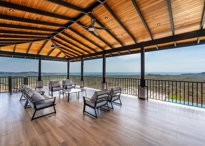 Luxurious Mountaintop Retreat With Ocean Views Сasa de vacaciones Matapalo (Santa Cruz)