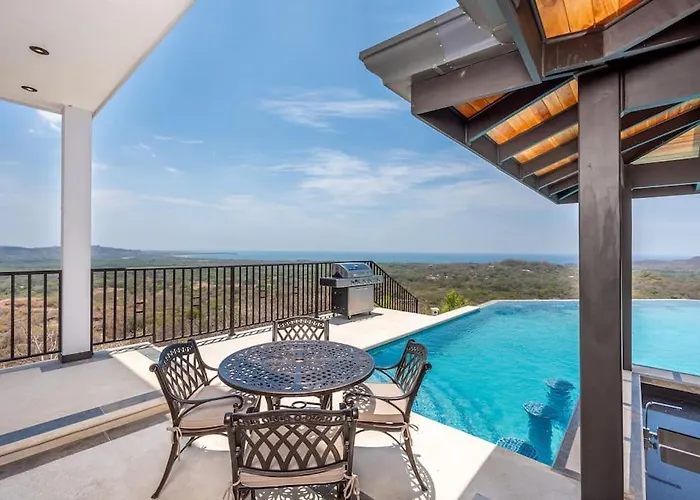 Luxurious Mountaintop Retreat With Ocean Views