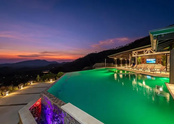 Luxurious Mountaintop Retreat With Ocean Views Сasa de vacaciones Matapalo (Santa Cruz)