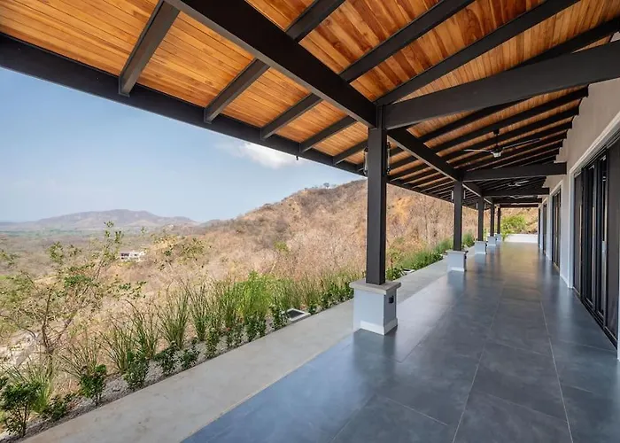 Luxurious Mountaintop Retreat With Ocean Views Matapalo (Santa Cruz)