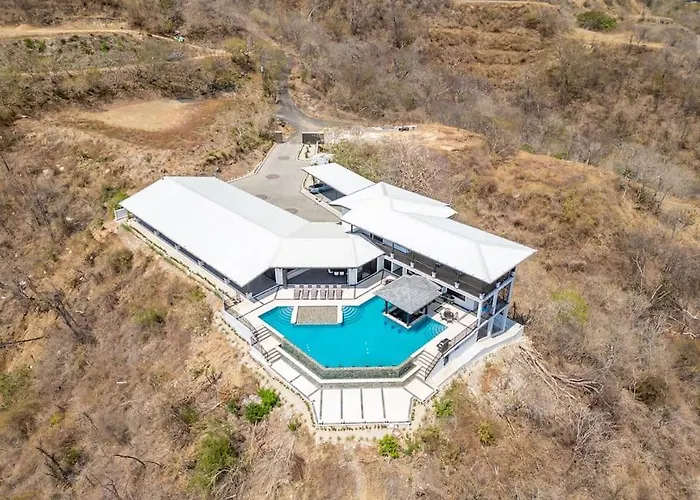 Сasa de vacaciones Luxurious Mountaintop Retreat With Ocean Views *