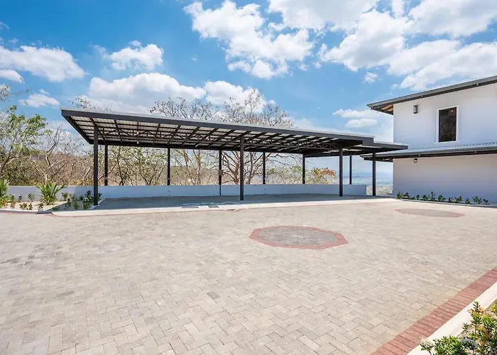 Сasa de vacaciones Luxurious Mountaintop Retreat With Ocean Views Matapalo (Santa Cruz)